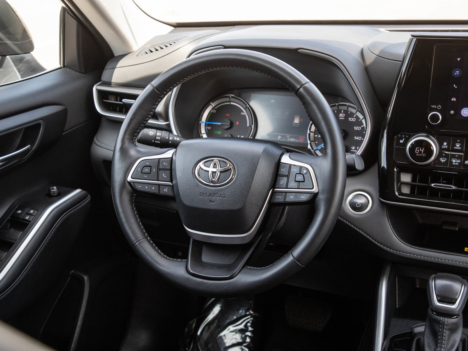 Used 2025 Toyota Highlander XLE AWD/4WD image 17