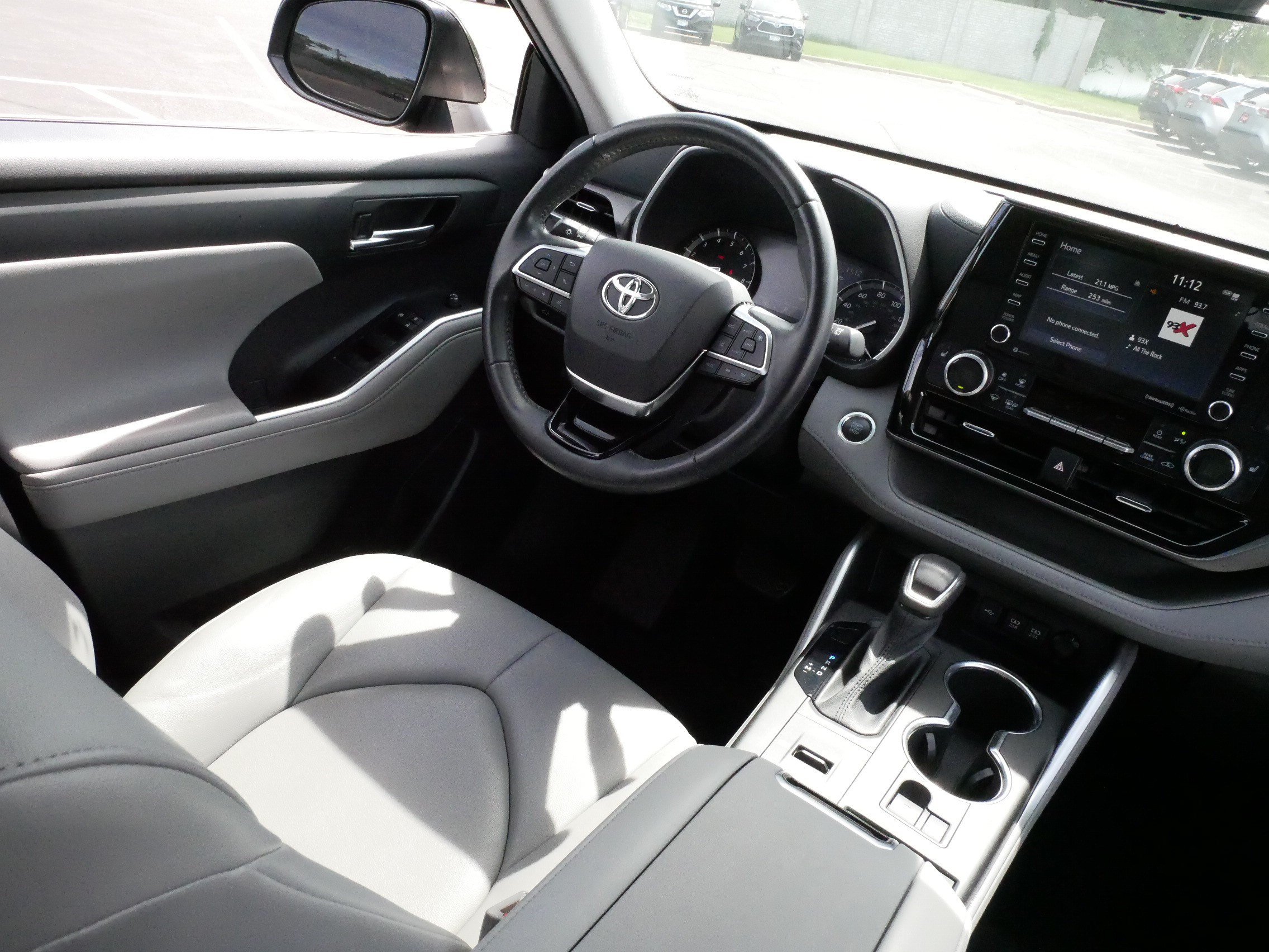 Certified 2021 Toyota Highlander XLE FWD image 9