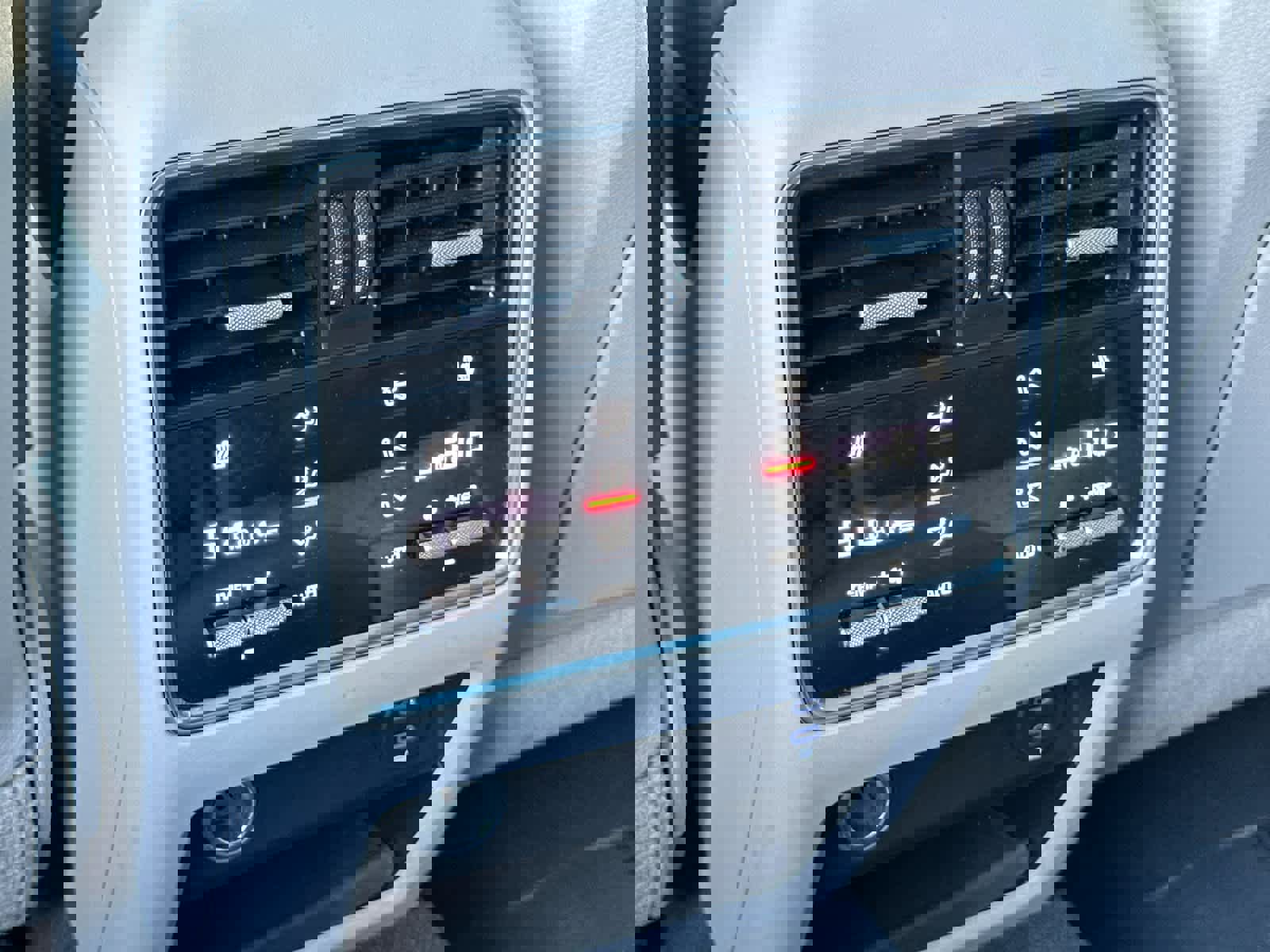 Certified 2023 Porsche Cayenne Platinum Edition w/ Towing Package w/o Tow Ball image 14