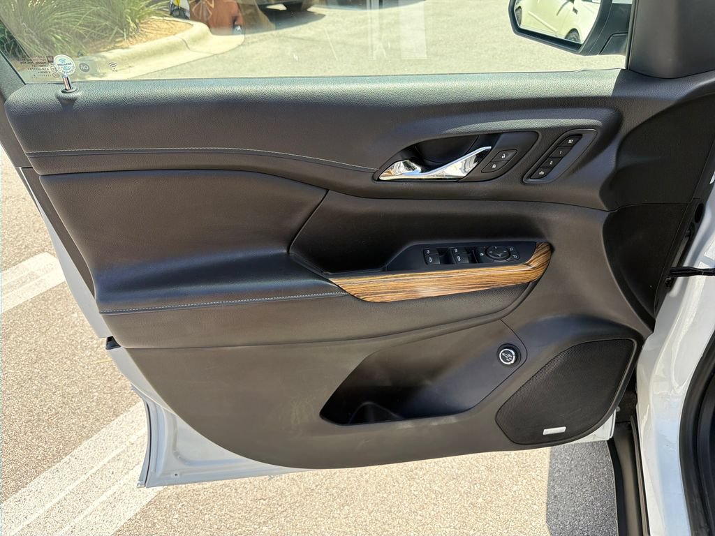 Used 2019 GMC Acadia Denali w/ Technology Package FWD image 16