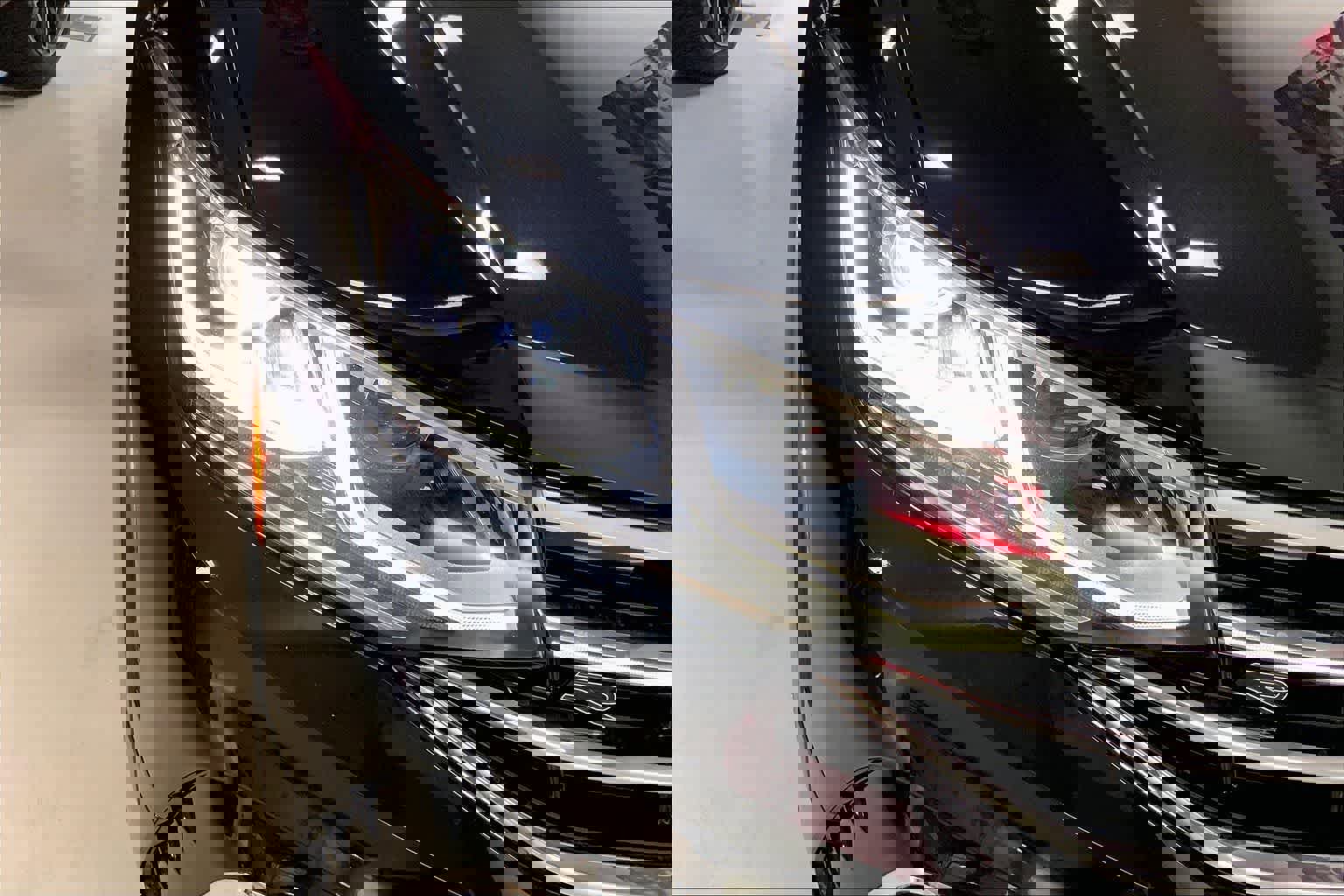 Used 2023 Volkswagen Tiguan SEL R-Line image 30