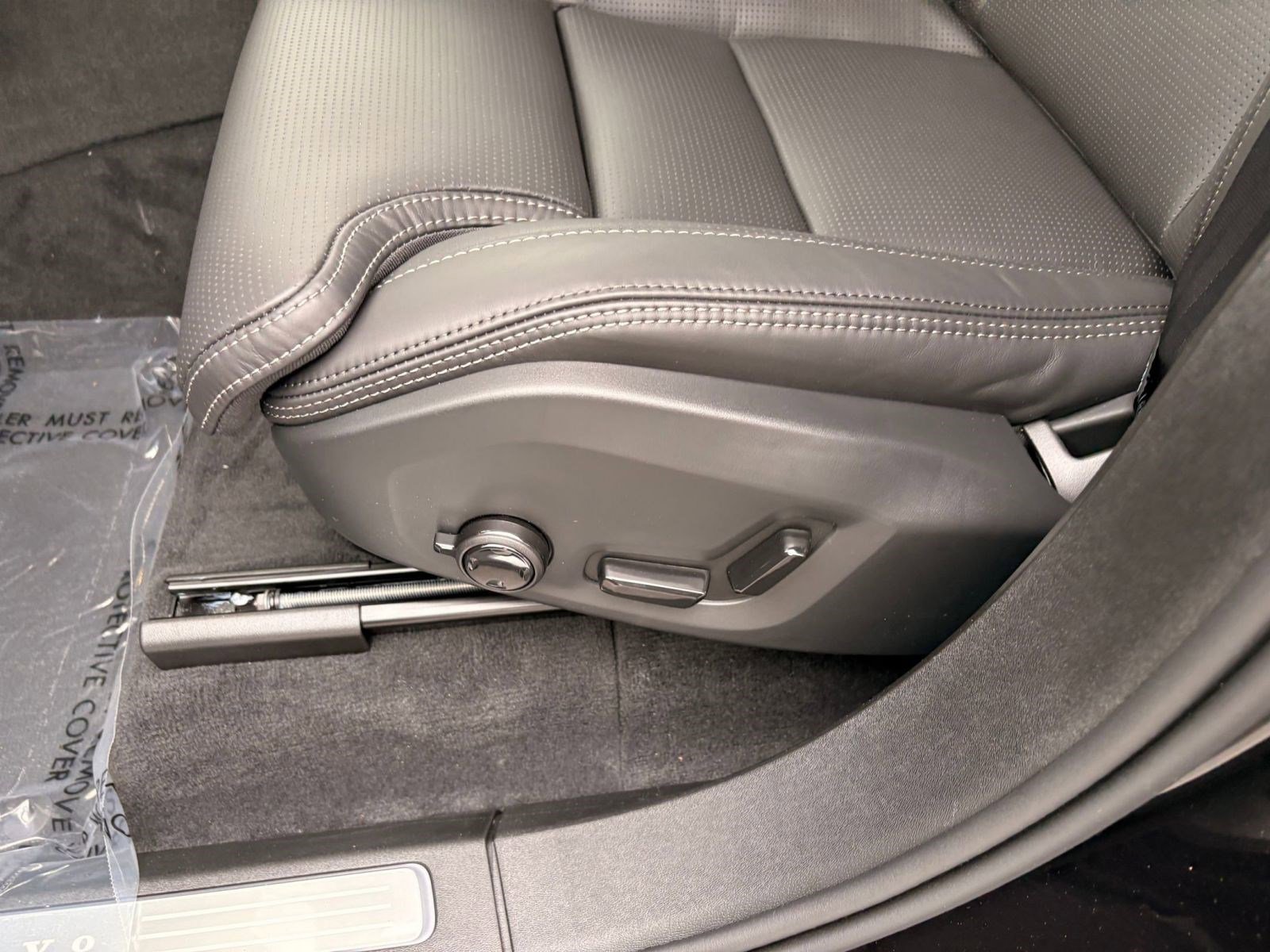 New 2026 Volvo XC90 B6 Ultra w/ Protection Package image 14