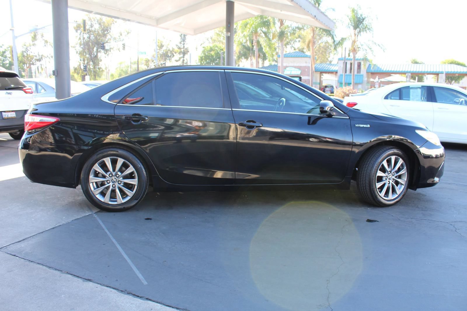 Used 2015 Toyota Camry XLE w/ Moonroof Package FWD image 6