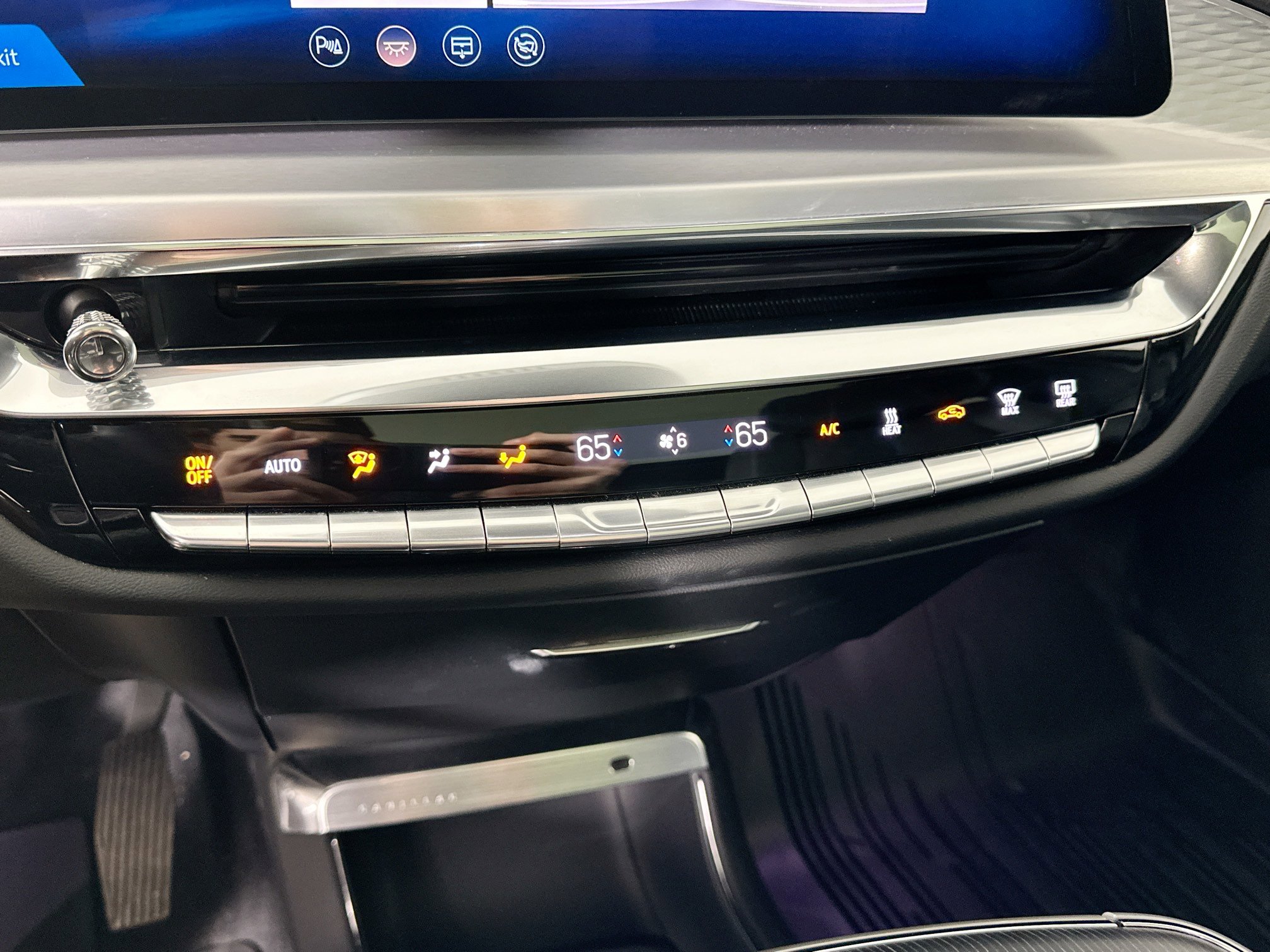 Used 2024 Cadillac Lyriq Luxury w/ LPO, Floor Liner Package image 27