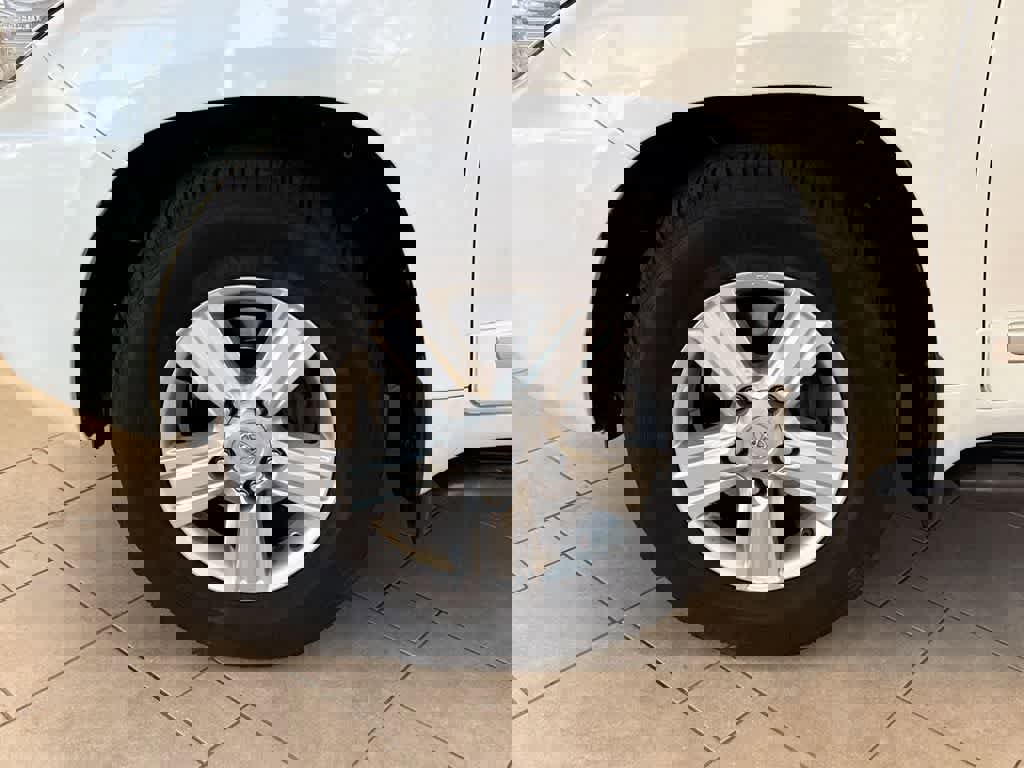 Used 2015 Toyota Land Cruiser image 15