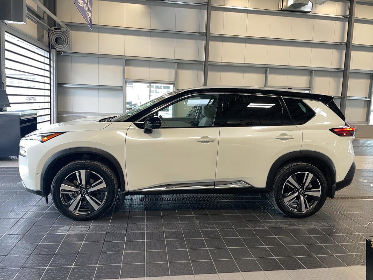 Used 2023 Nissan Rogue SL w/ SL Premium Package AWD/4WD image 4