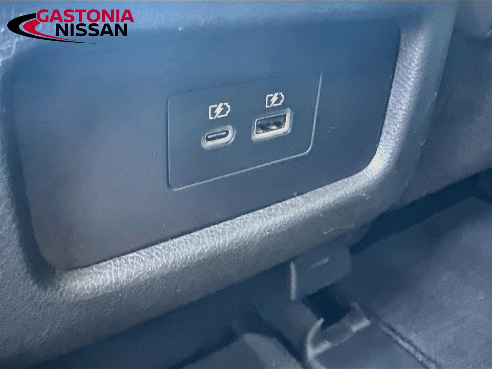 Used 2025 Nissan Pathfinder SL w/ Black Appearance Package FWD image 34