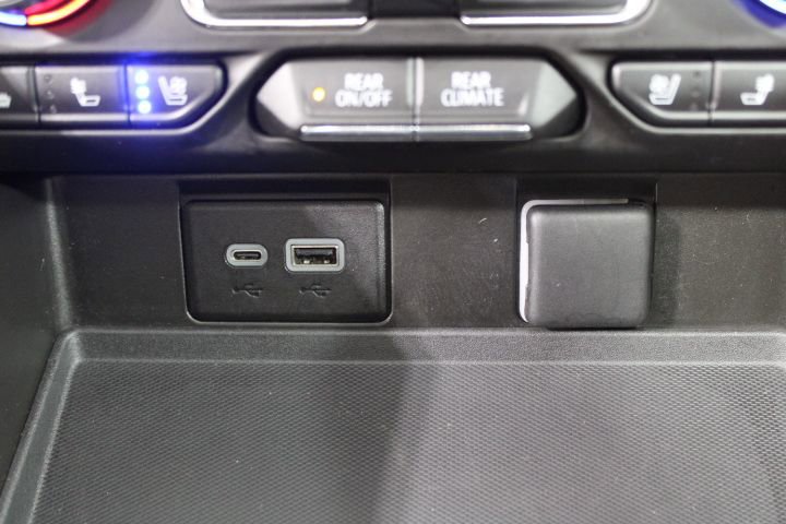 Used 2023 Chevrolet Suburban High Country image 51