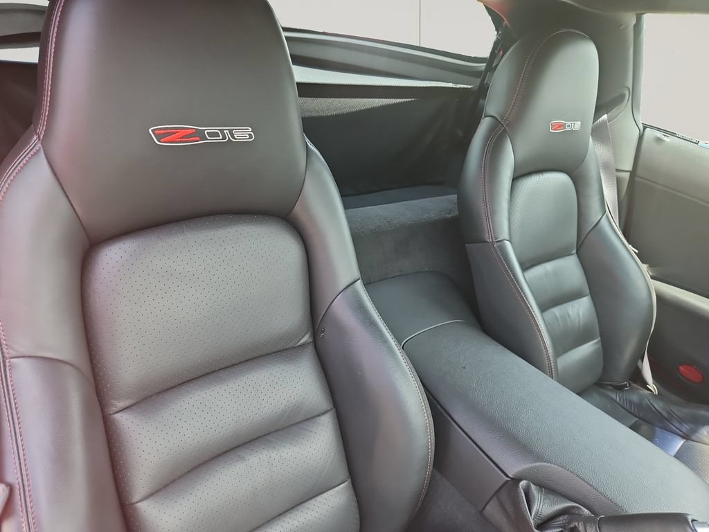 Used 2006 Chevrolet Corvette Z06 w/ Preferred Equipment Group RWD image 17