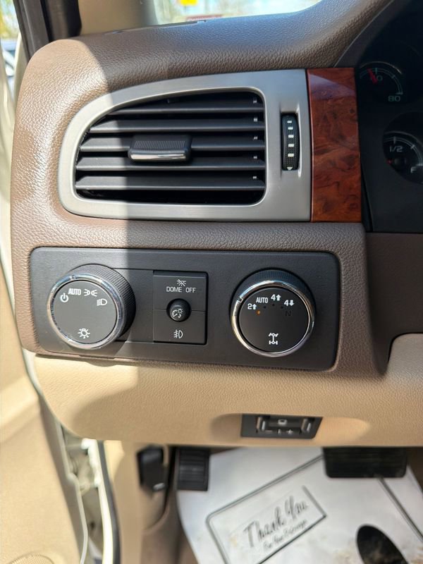 Used 2013 Chevrolet Suburban LTZ AWD/4WD image 15