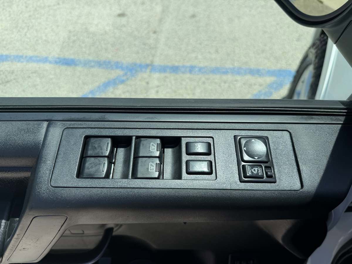 Used 2012 Nissan Titan SL RWD image 10
