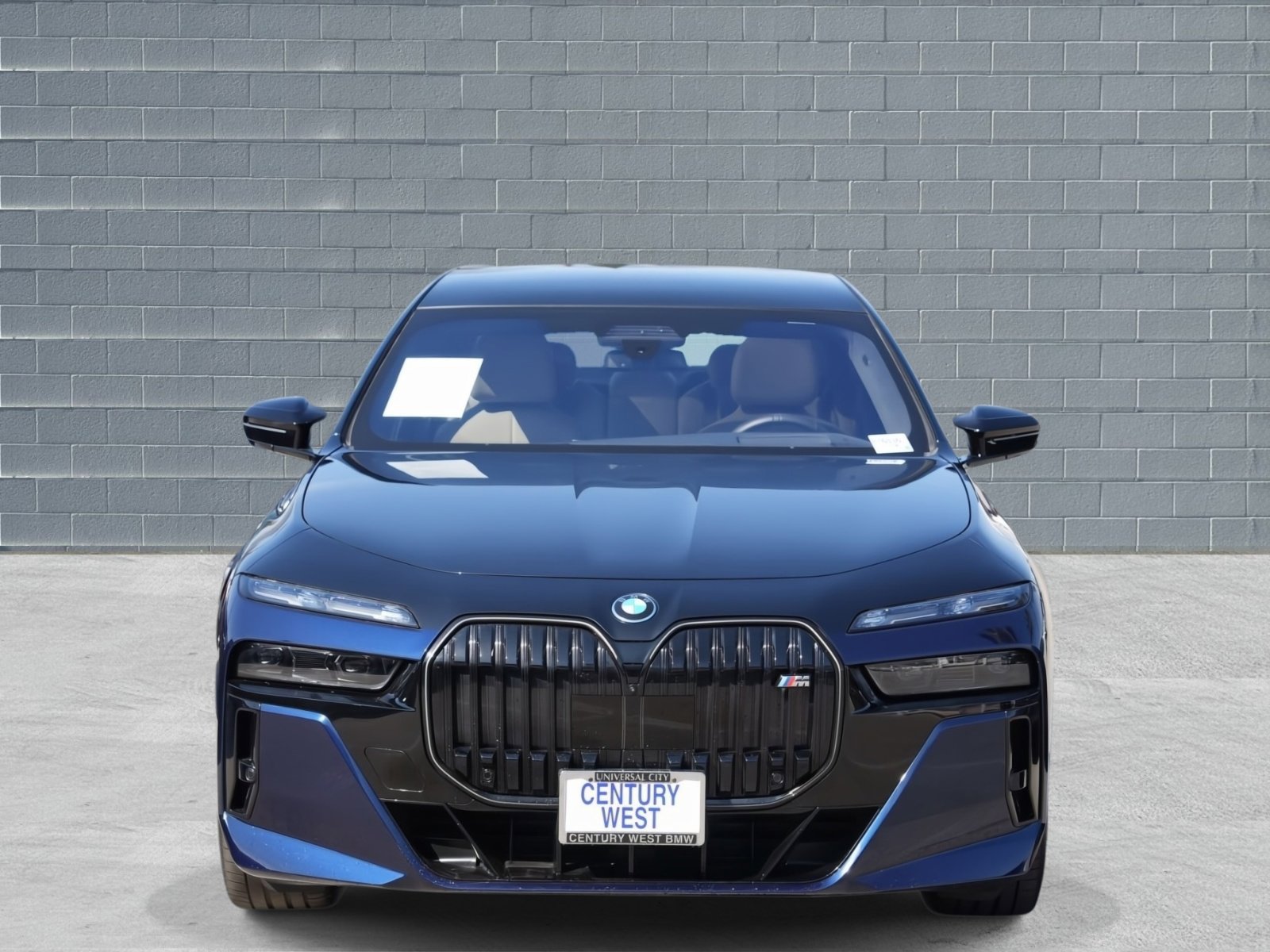 Used 2025 BMW i7 M70 image 2