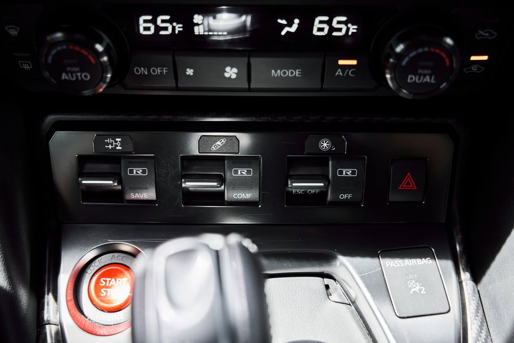 Used 2021 Nissan GT-R Premium image 69