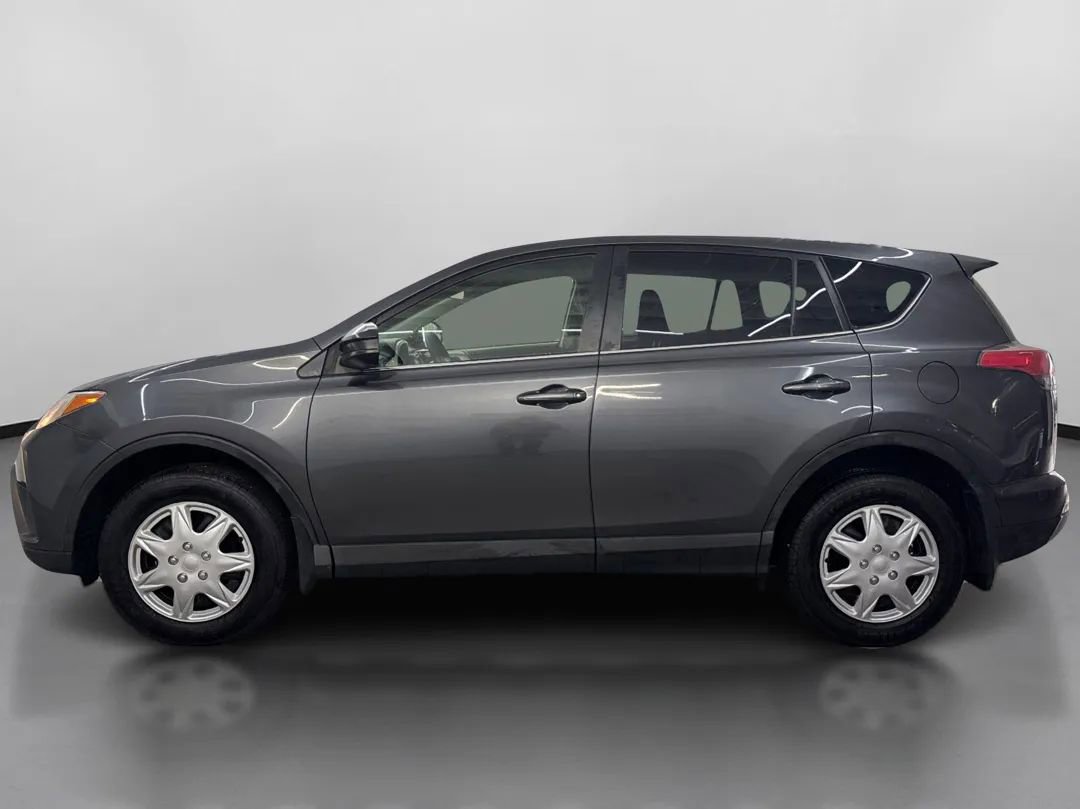 Used 2018 Toyota RAV4 LE image 5