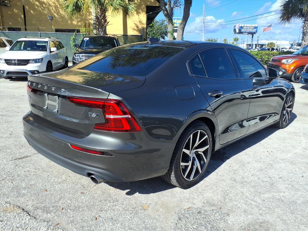 Used 2019 Volvo S60 T6 Momentum w/ Premium Package image 7