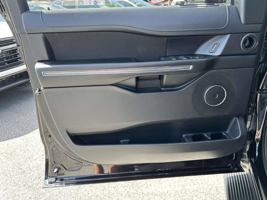 Used 2019 Ford Expedition Max XLT RWD image 16