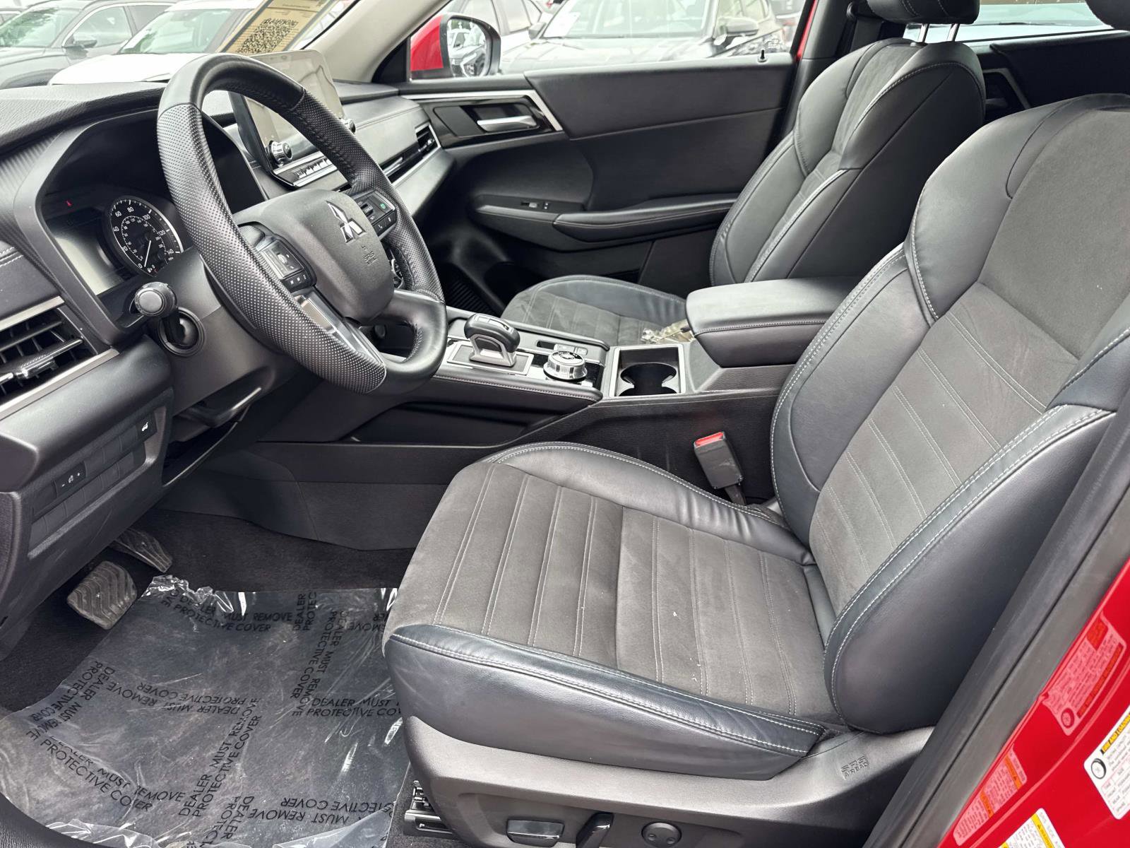 Used 2023 Mitsubishi Outlander SE FWD image 15