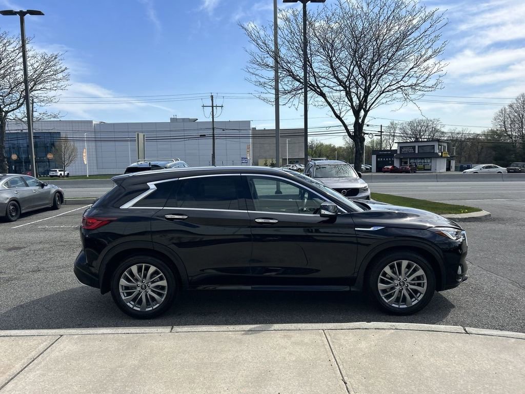 Certified 2025 INFINITI QX50 Luxe image 9