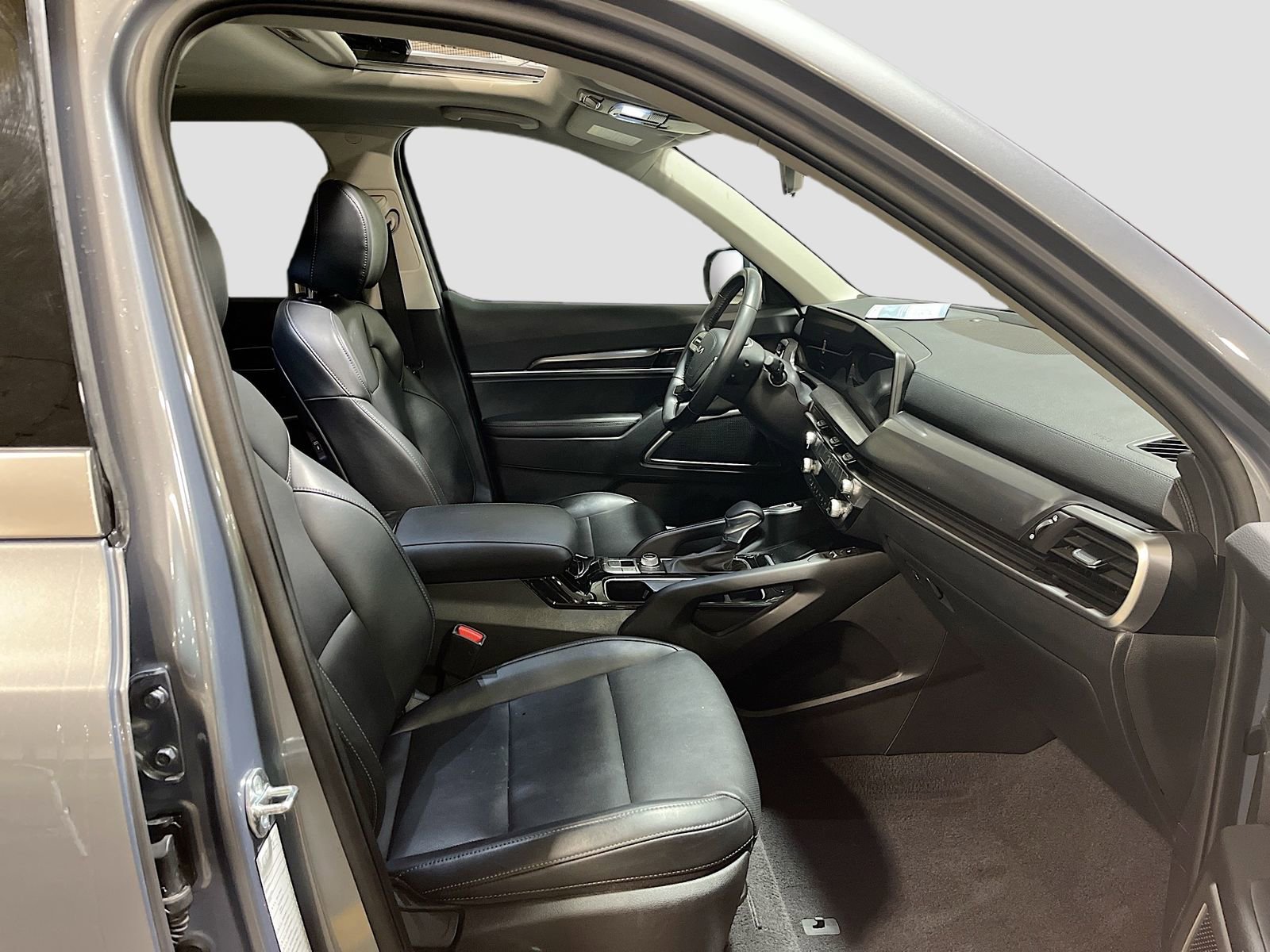 Used 2025 Kia Telluride S AWD/4WD image 32