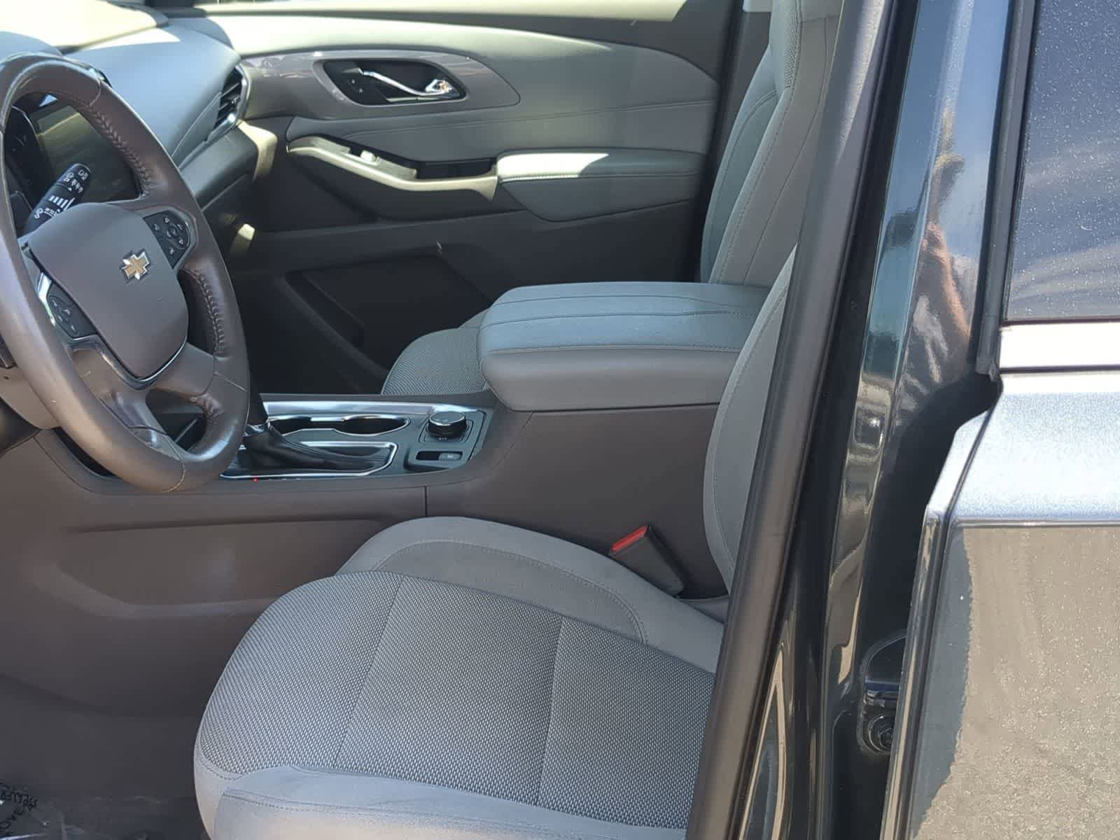 Used 2018 Chevrolet Traverse LT FWD image 17