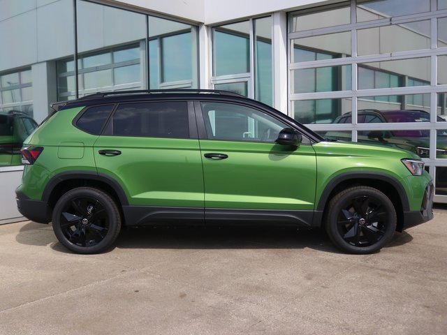 New 2025 Volkswagen Taos SE image 4