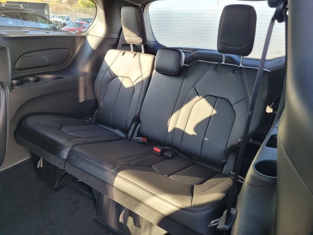 New 2026 Chrysler Pacifica Select w/ S Appearance Package image 8