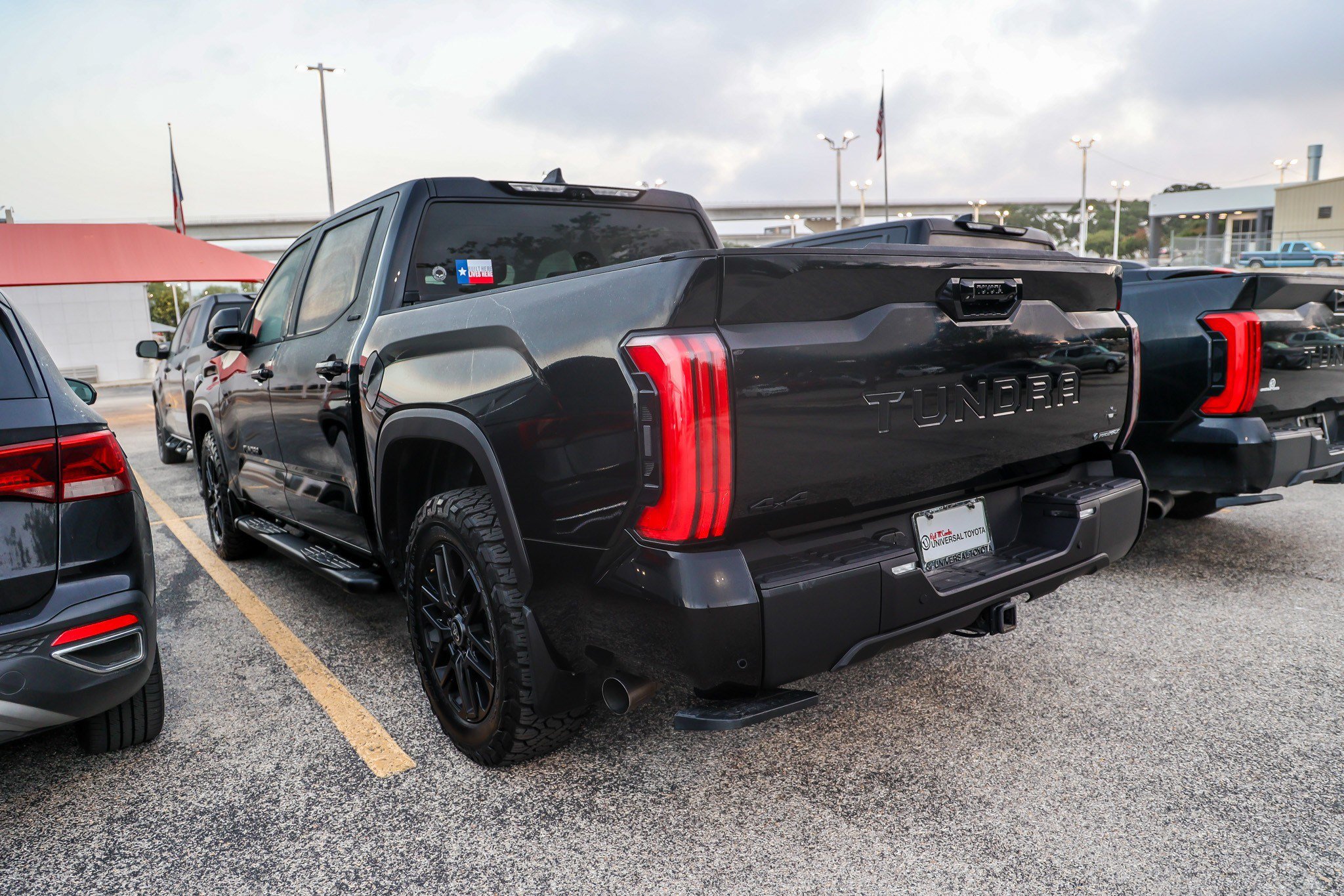 Used 2025 Toyota Tundra Limited AWD/4WD image 9
