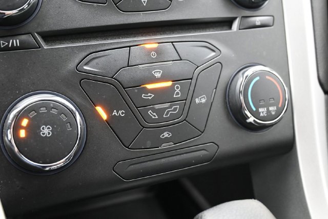Used 2016 Ford Fusion SE FWD image 28
