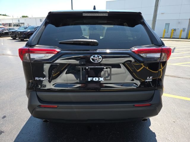 Used 2022 Toyota RAV4 LE AWD/4WD image 6