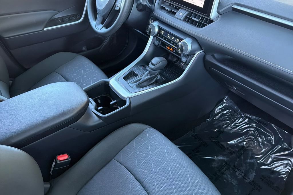 Used 2024 Toyota RAV4 XLE w/ Convenience Package image 15