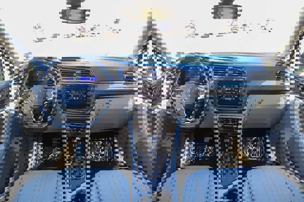 Used 2022 Volkswagen Tiguan SE image 11