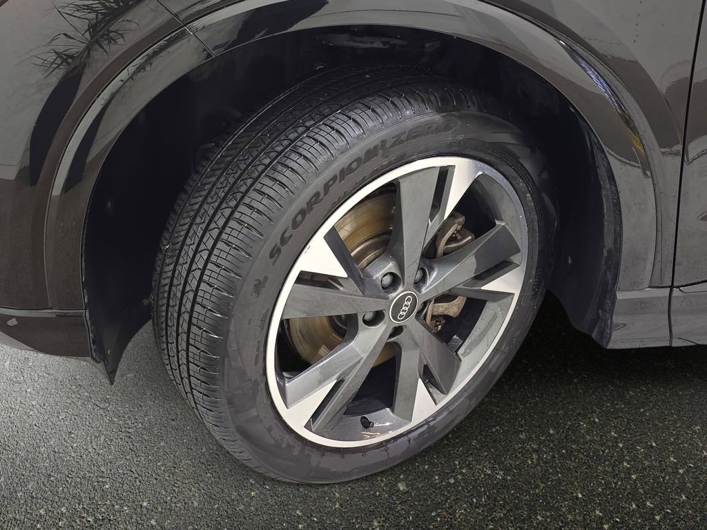 Used 2024 Audi Q4 e-tron Premium w/ Convenience Package image 31