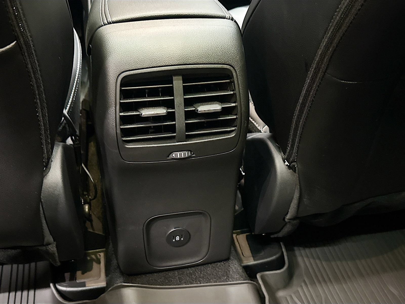 Used 2025 Ford Escape Platinum w/ Premium Technology Package AWD/4WD image 30