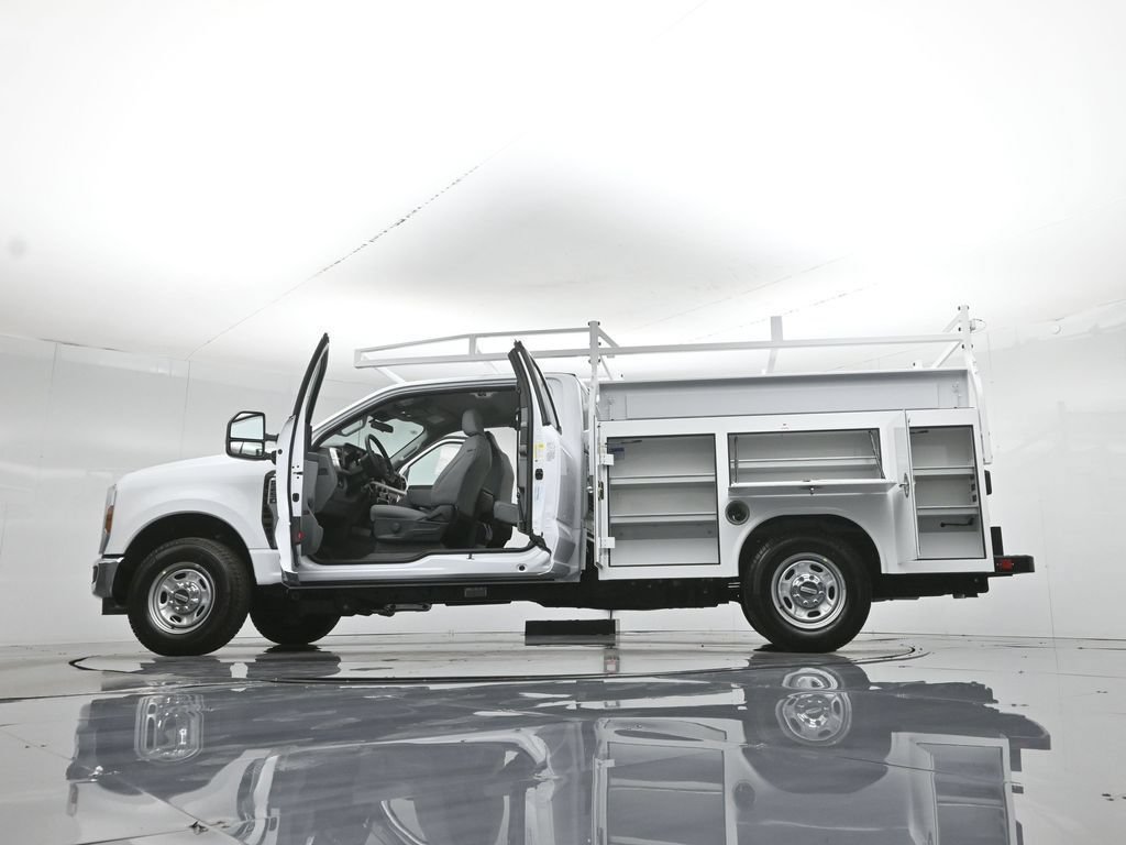 New 2026 Ford F250 XL w/ XL Chrome Package RWD image 56