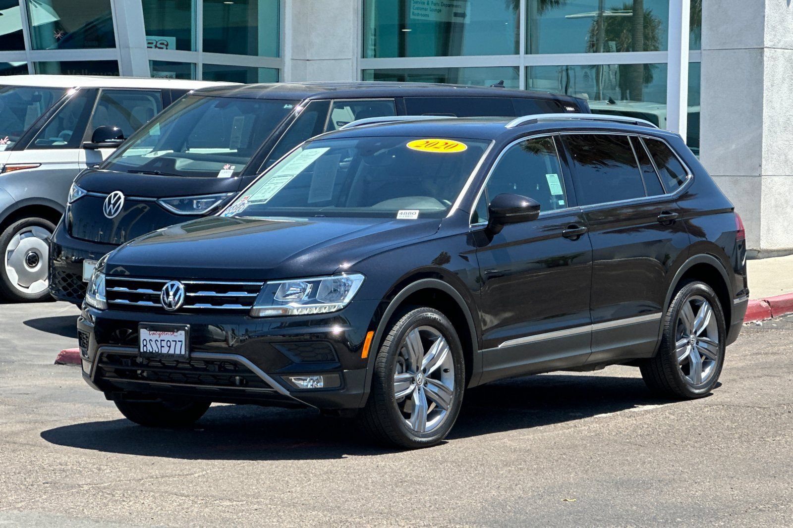 Used 2020 Volkswagen Tiguan SEL FWD image 8