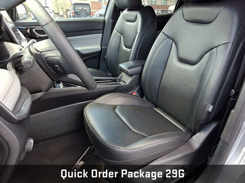 Used 2025 Jeep Compass Limited image 12