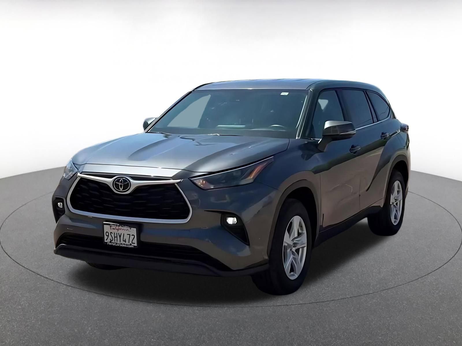 Used 2025 Toyota Highlander LE image 7