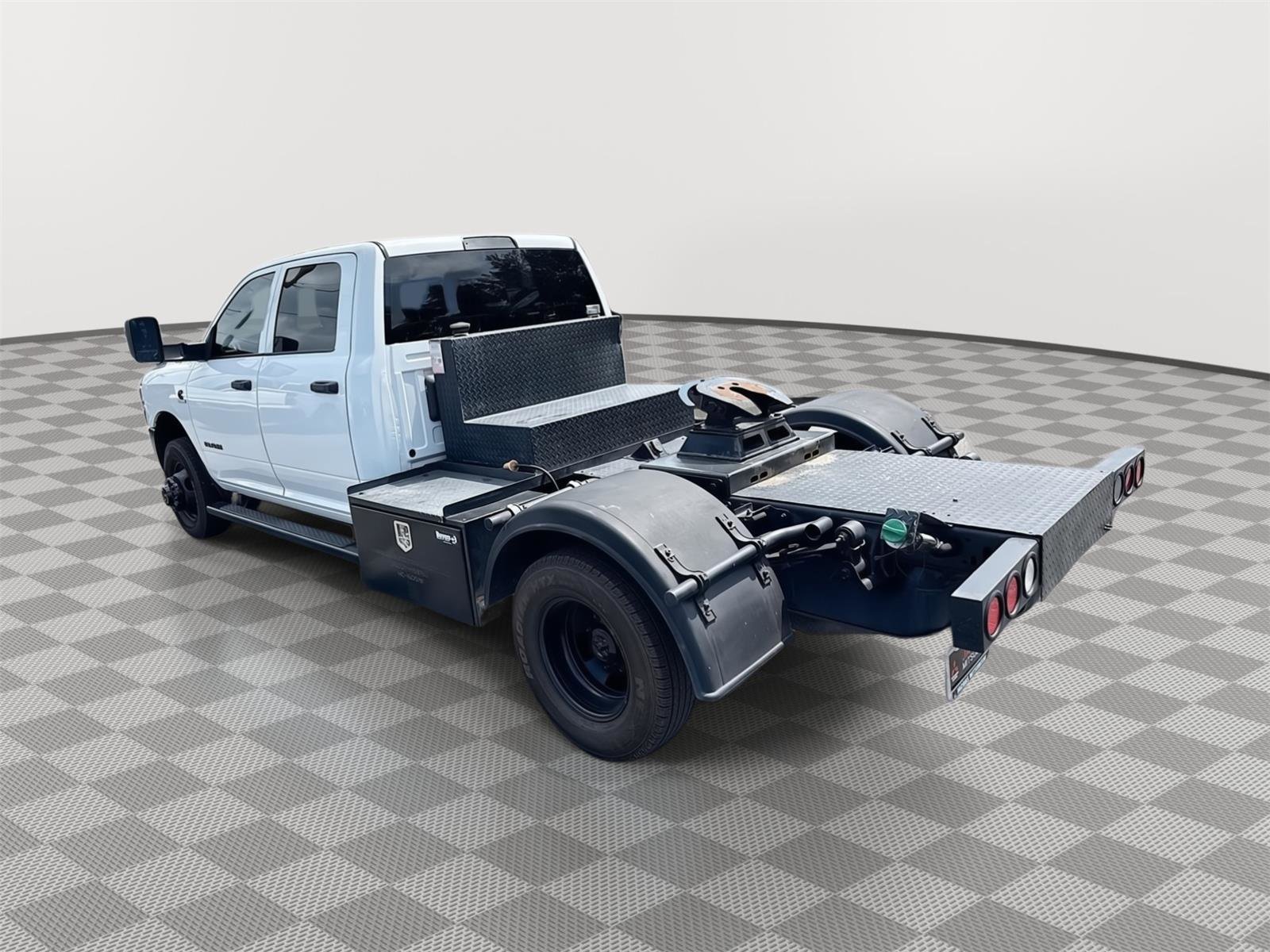 Used 2022 RAM 3500 Tradesman RWD image 4