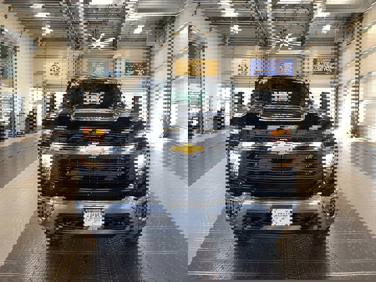 Used 2024 Chevrolet Silverado 2500 LT w/ Convenience Package image 2