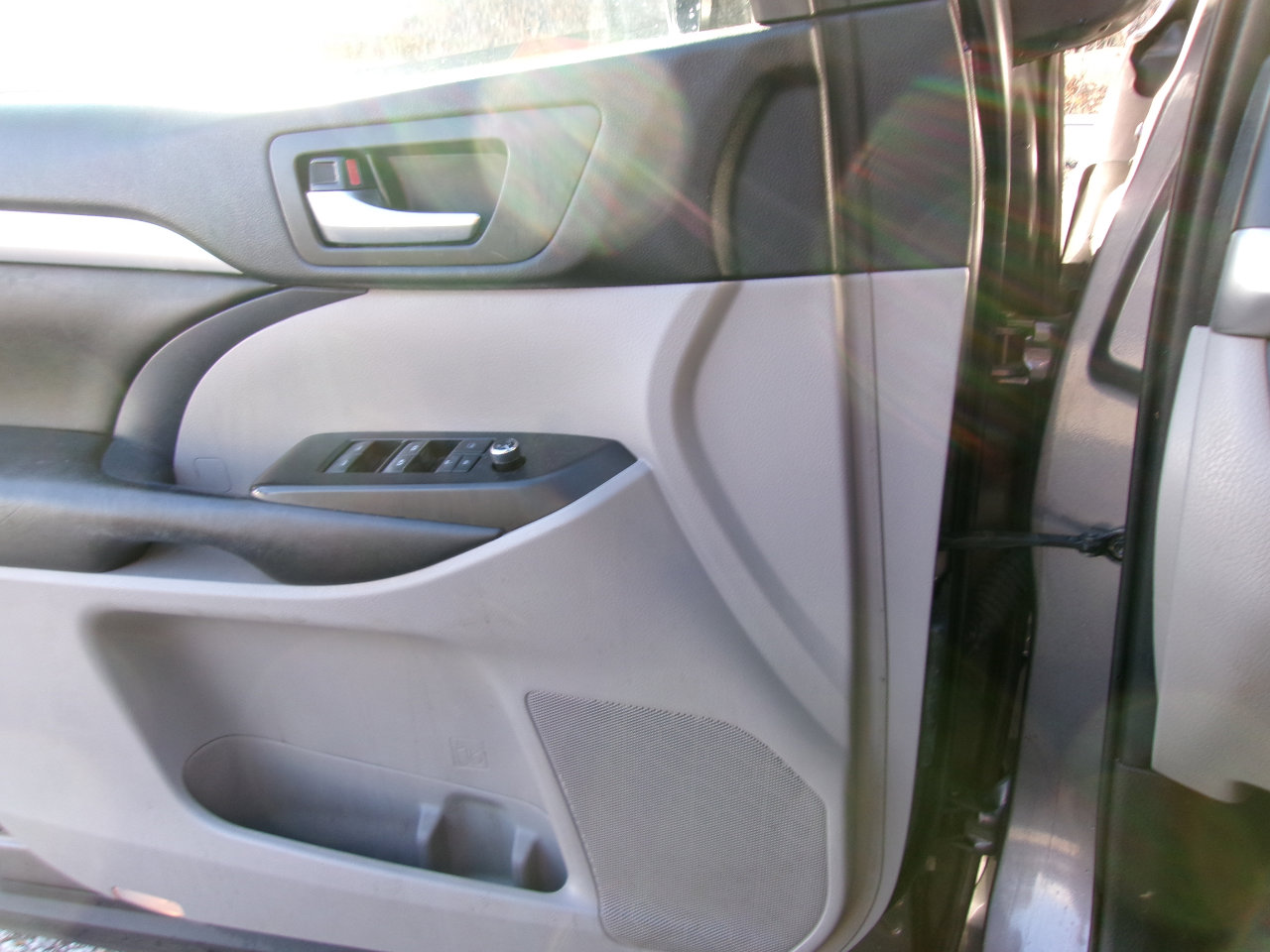 Used 2019 Toyota Highlander XLE image 16