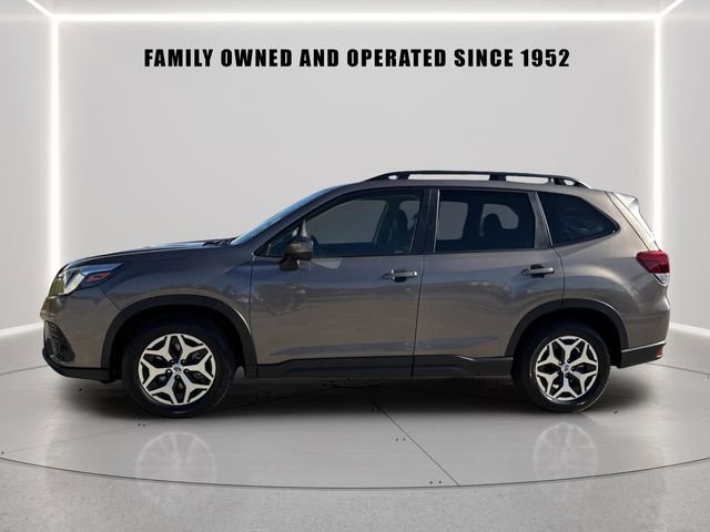 Used 2023 Subaru Forester Premium image 2