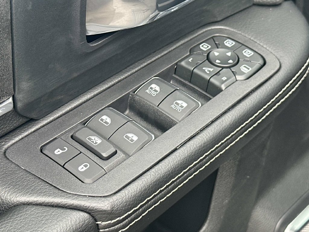 New 2026 RAM 3500 Laramie AWD/4WD image 19
