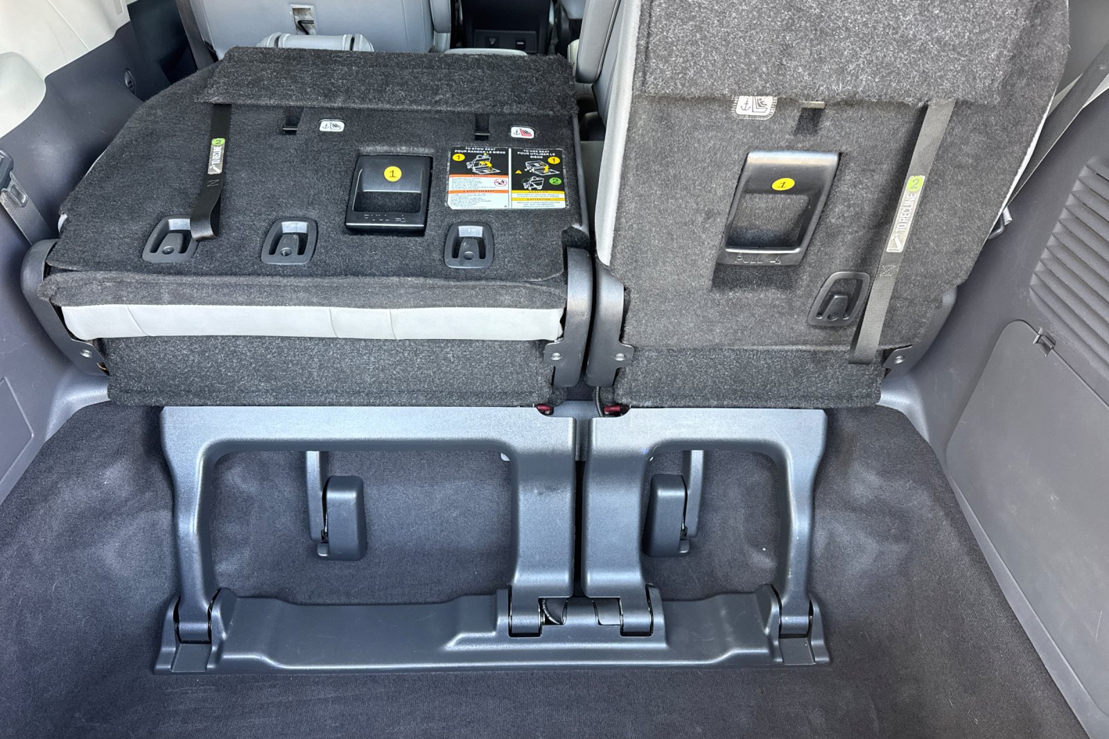 Certified 2024 Toyota Sienna Limited FWD image 21