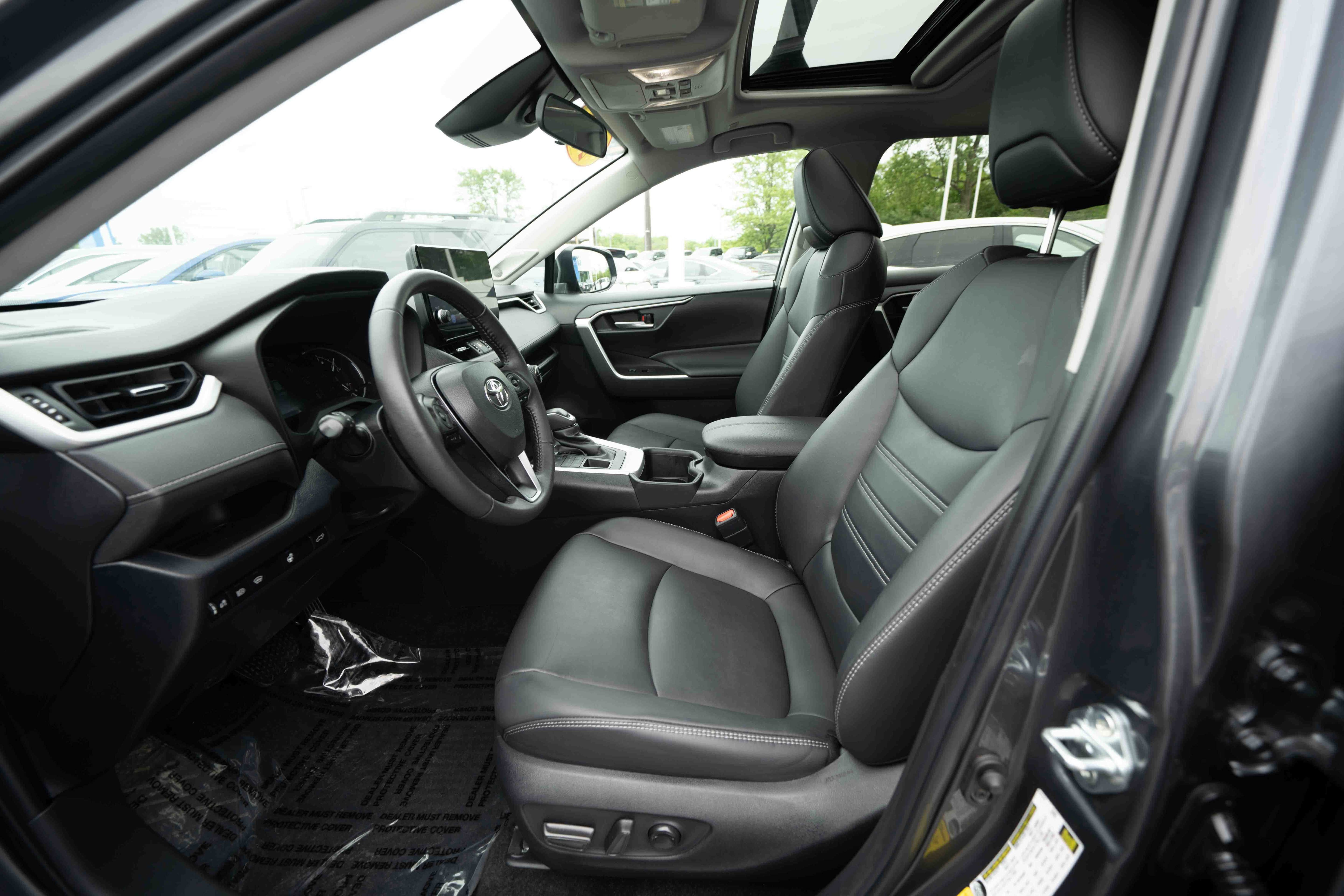 Used 2023 Toyota RAV4 XLE Premium AWD/4WD image 9