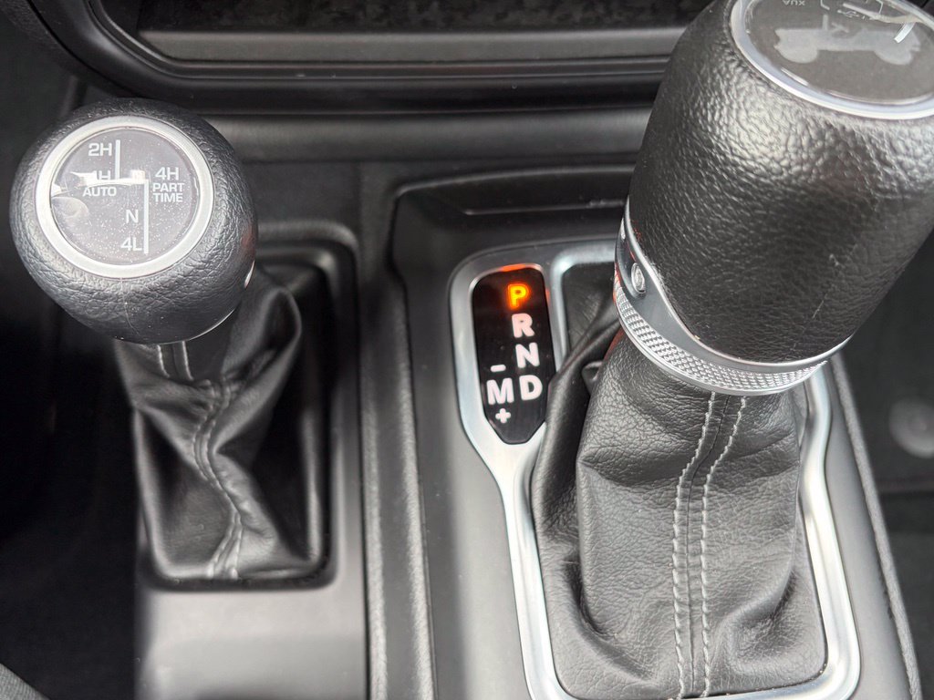 Used 2024 Jeep Wrangler Unlimited Sahara AWD/4WD image 27