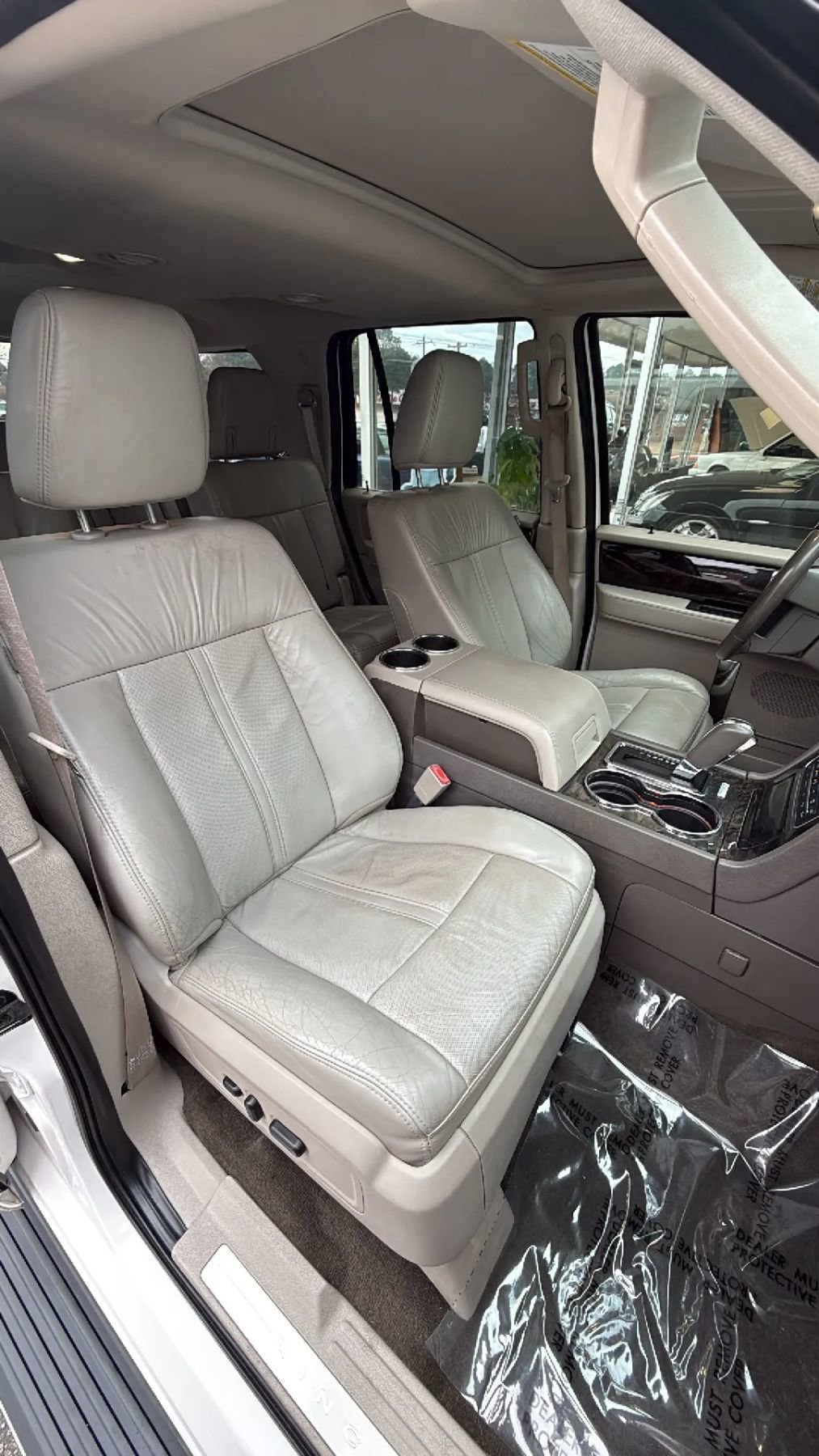 Used 2016 Lincoln Navigator Select image 32