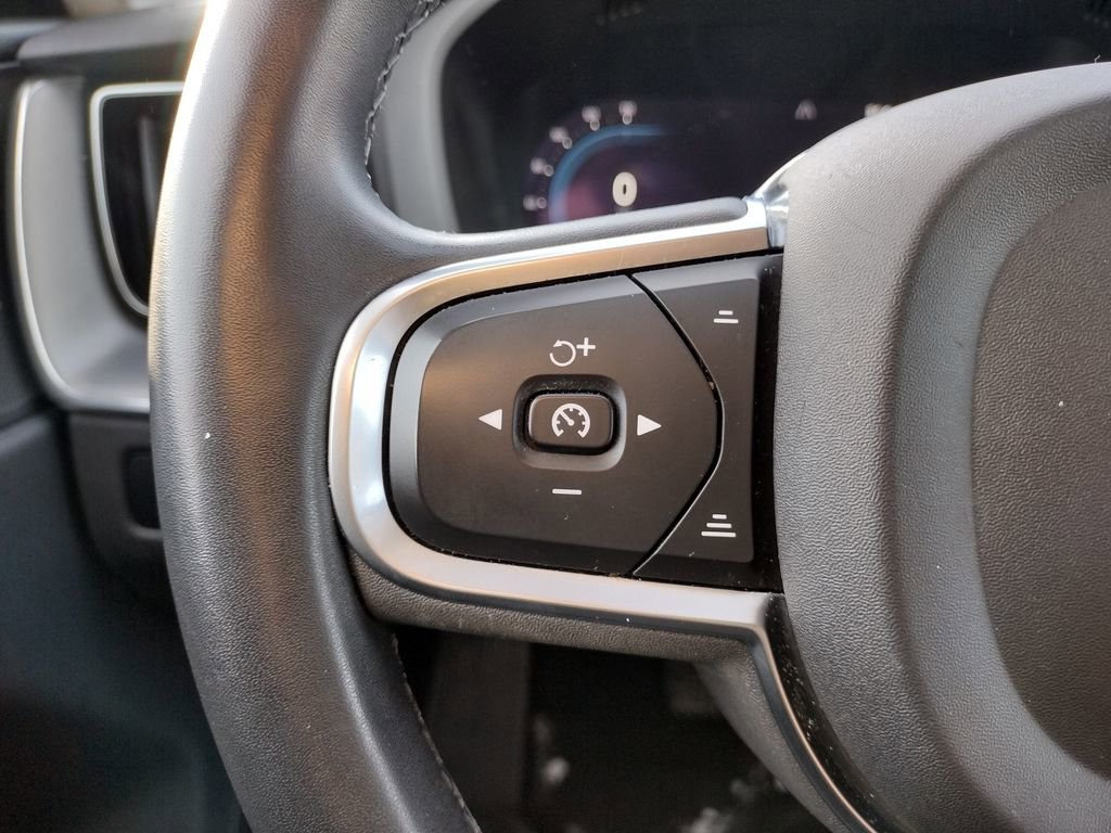 Used 2023 Volvo XC60 B5 Core image 22