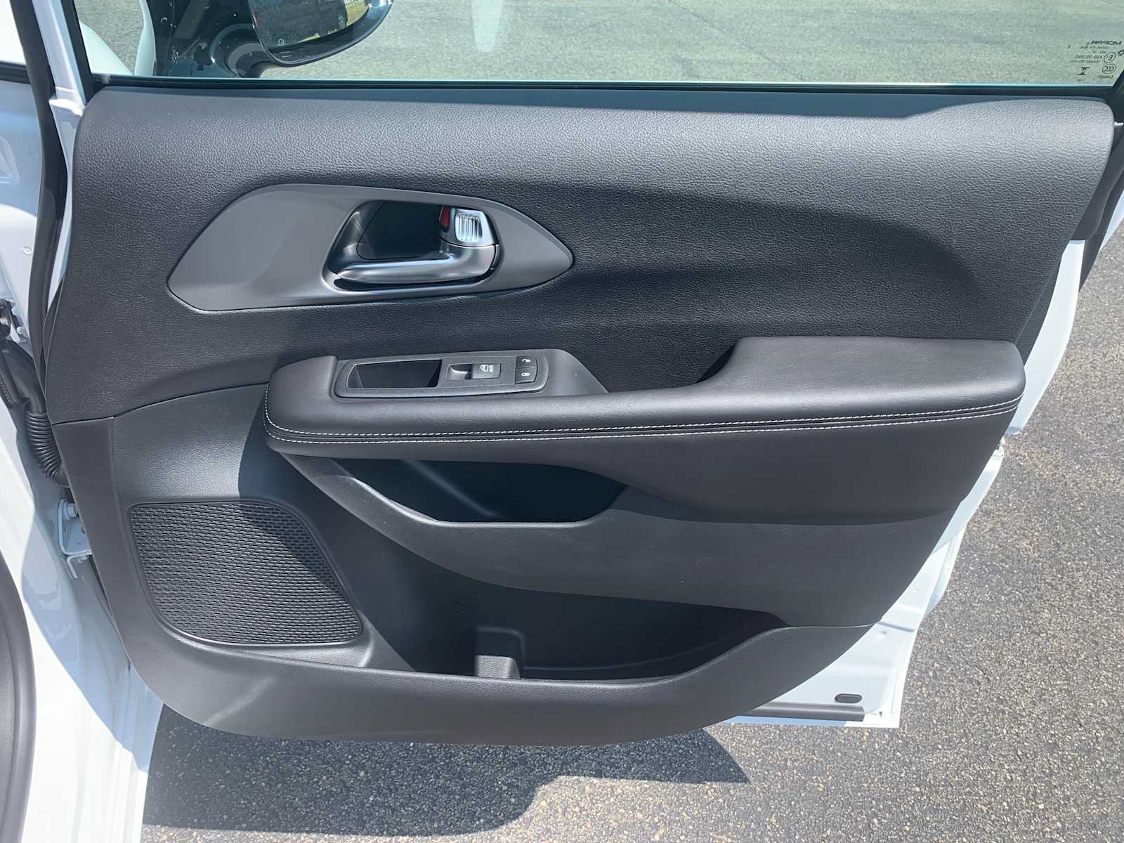 New 2027 Chrysler Pacifica LX FWD image 17