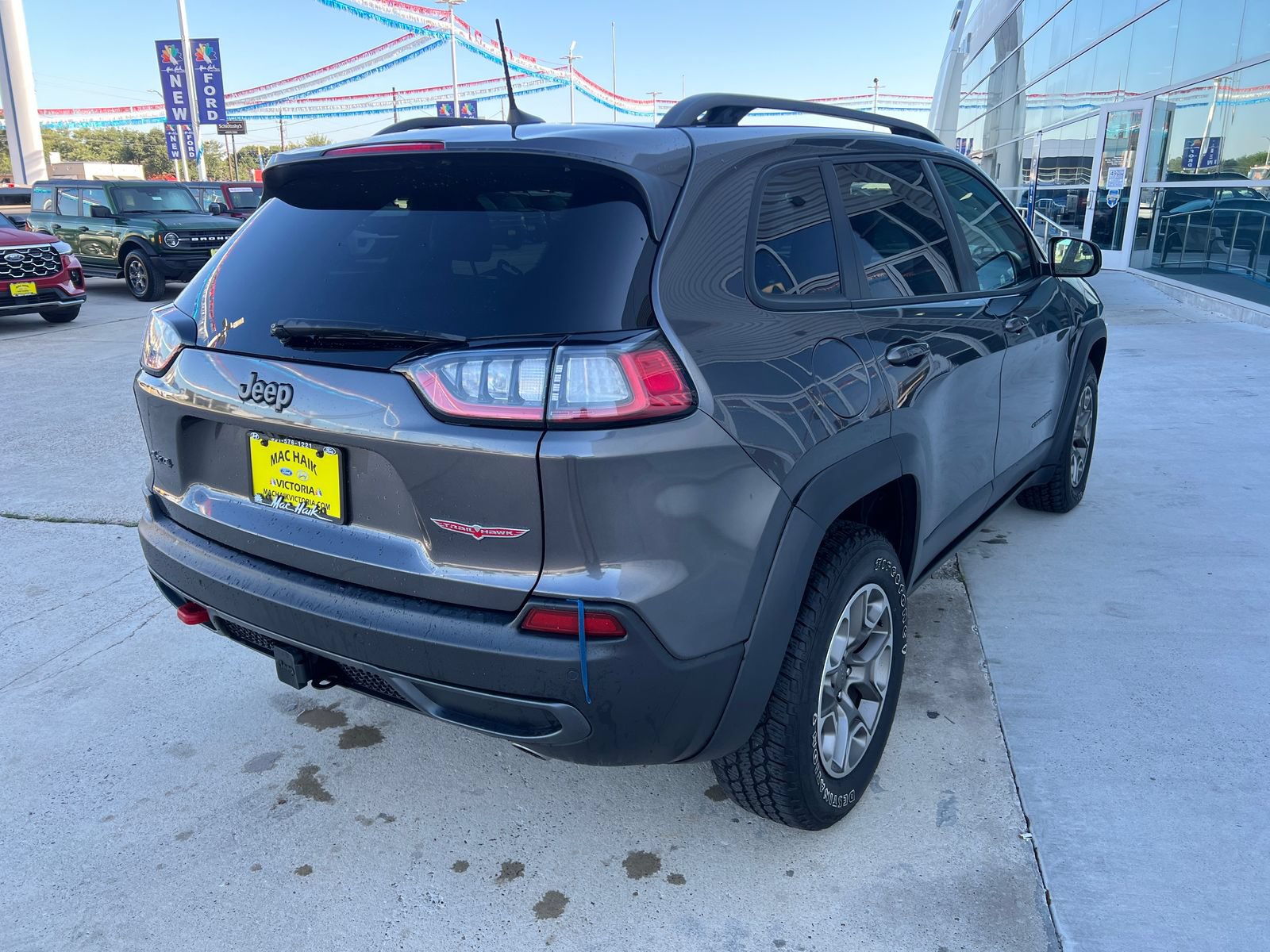 Used 2020 Jeep Cherokee Trailhawk AWD/4WD image 3