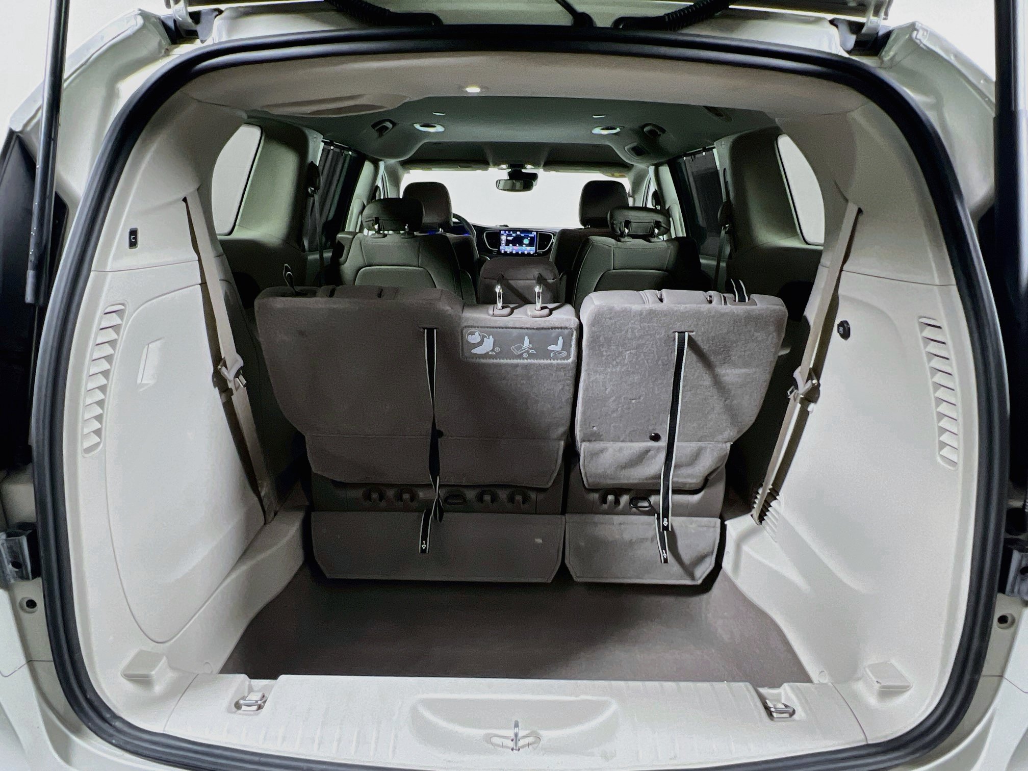 Used 2021 Chrysler Pacifica Touring FWD image 33